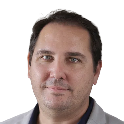 César Tello
