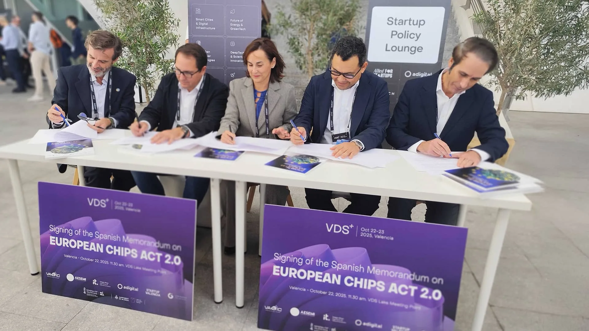 Adigital firma un acuerdo bilateral con AESEMI y VaSiC para impulsar la industria española de semiconductores