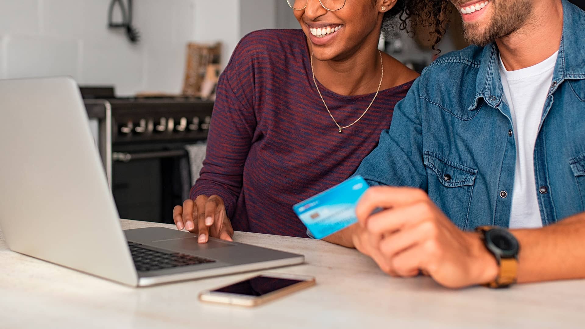 La compra online se incrementa notablemente y pone fin a la brecha de género